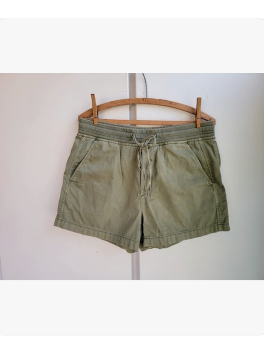 Gap Women's Khaki Shorts Desert Cactus Green / Olive - Size M